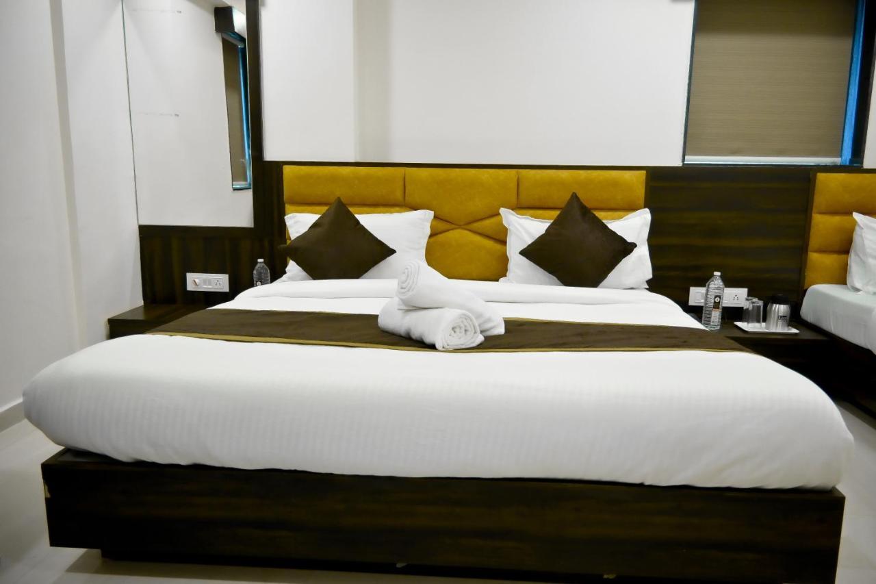 Hotel Royal Ican Sindhubhavan Road Ahmedabad Exterior photo