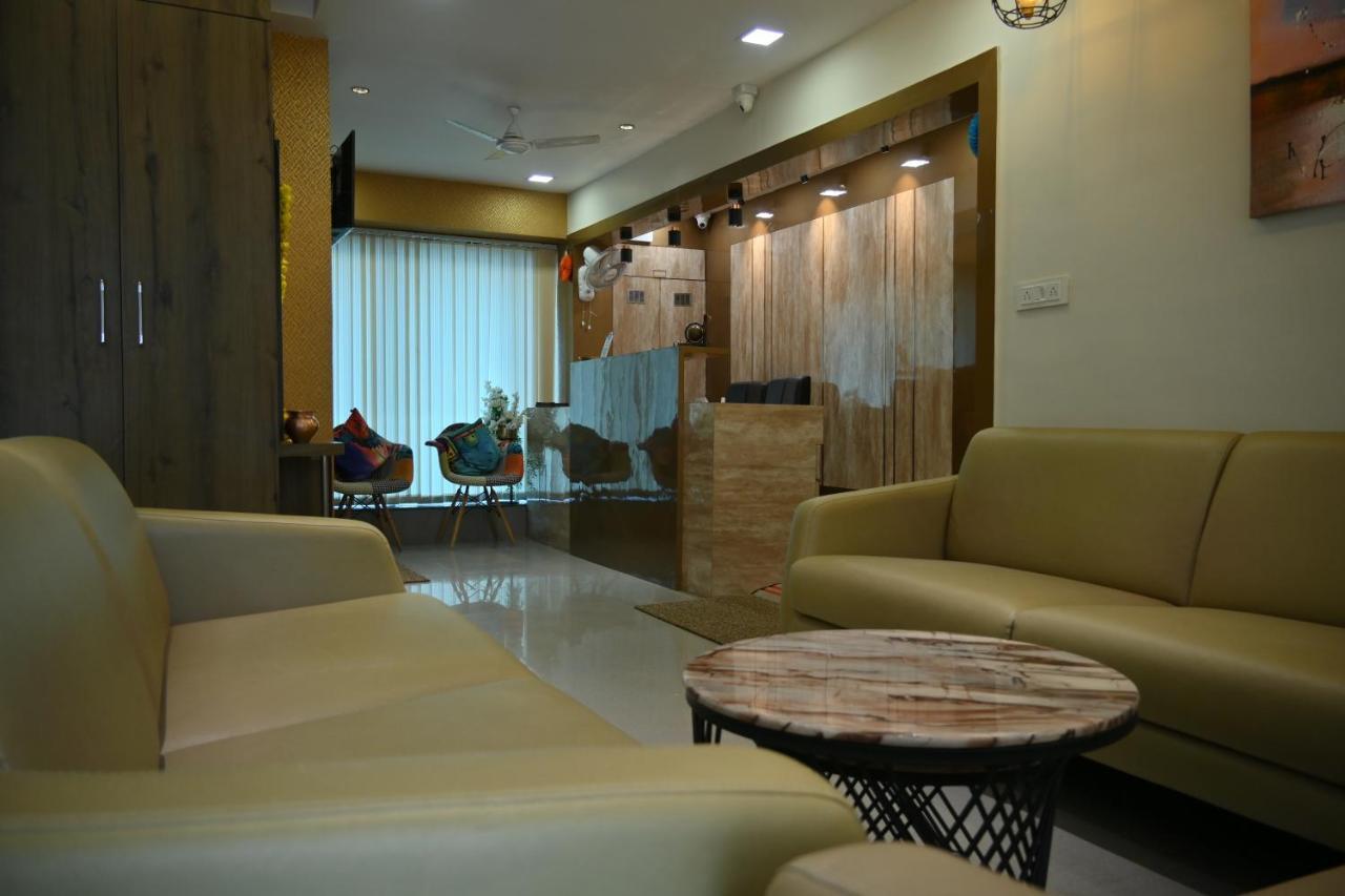 Hotel Royal Ican Sindhubhavan Road Ahmedabad Exterior photo