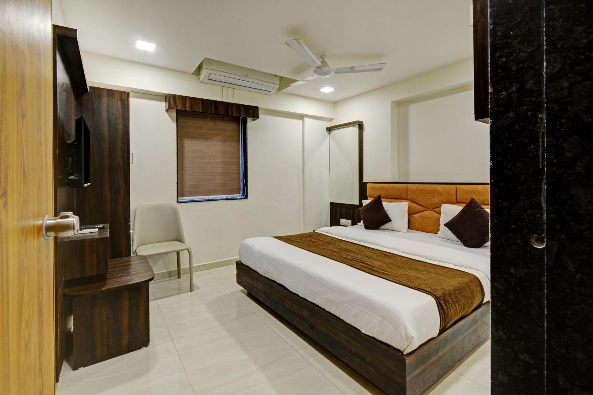 Hotel Royal Ican Sindhubhavan Road Ahmedabad Exterior photo