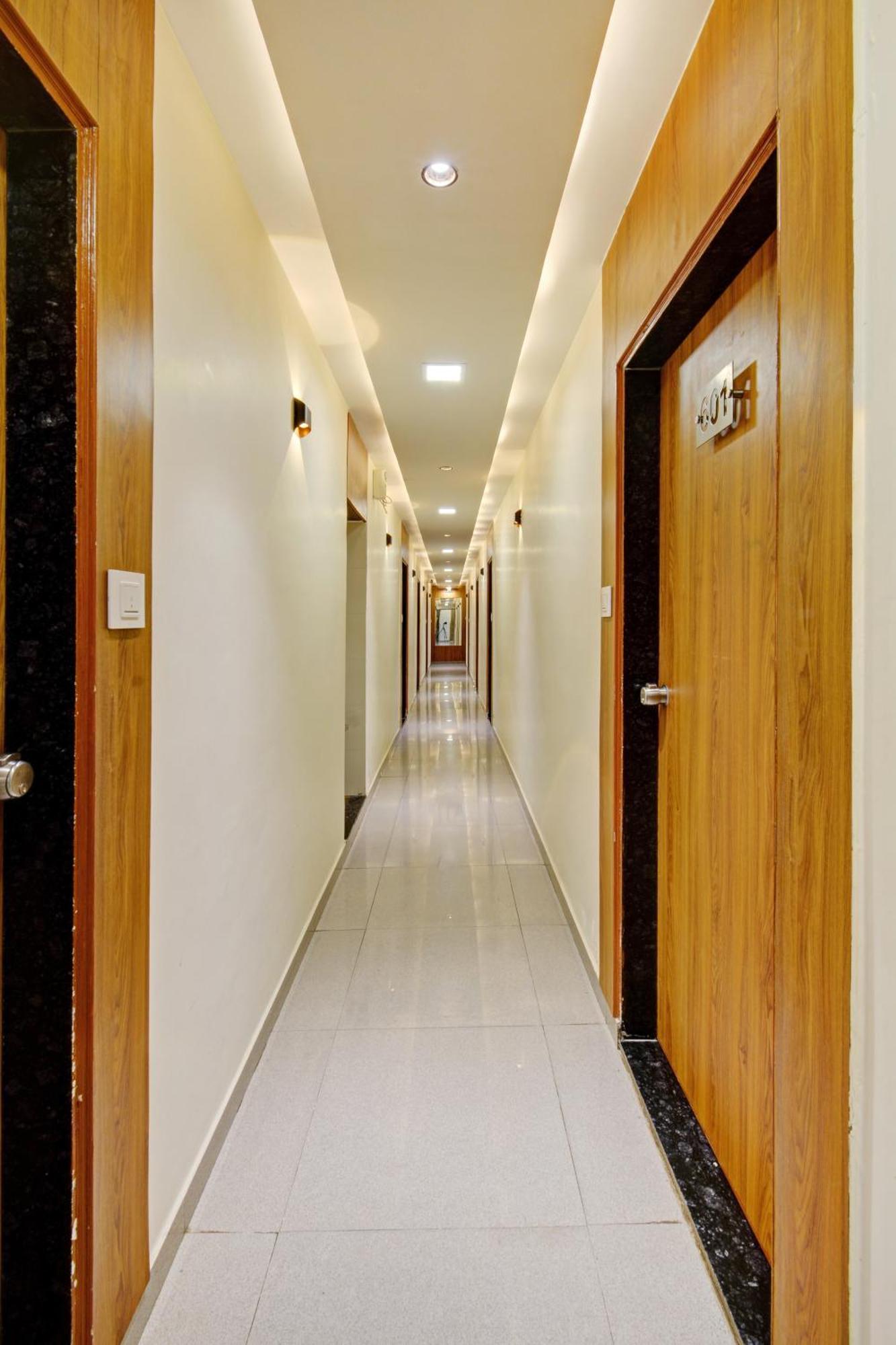 Hotel Royal Ican Sindhubhavan Road Ahmedabad Exterior photo
