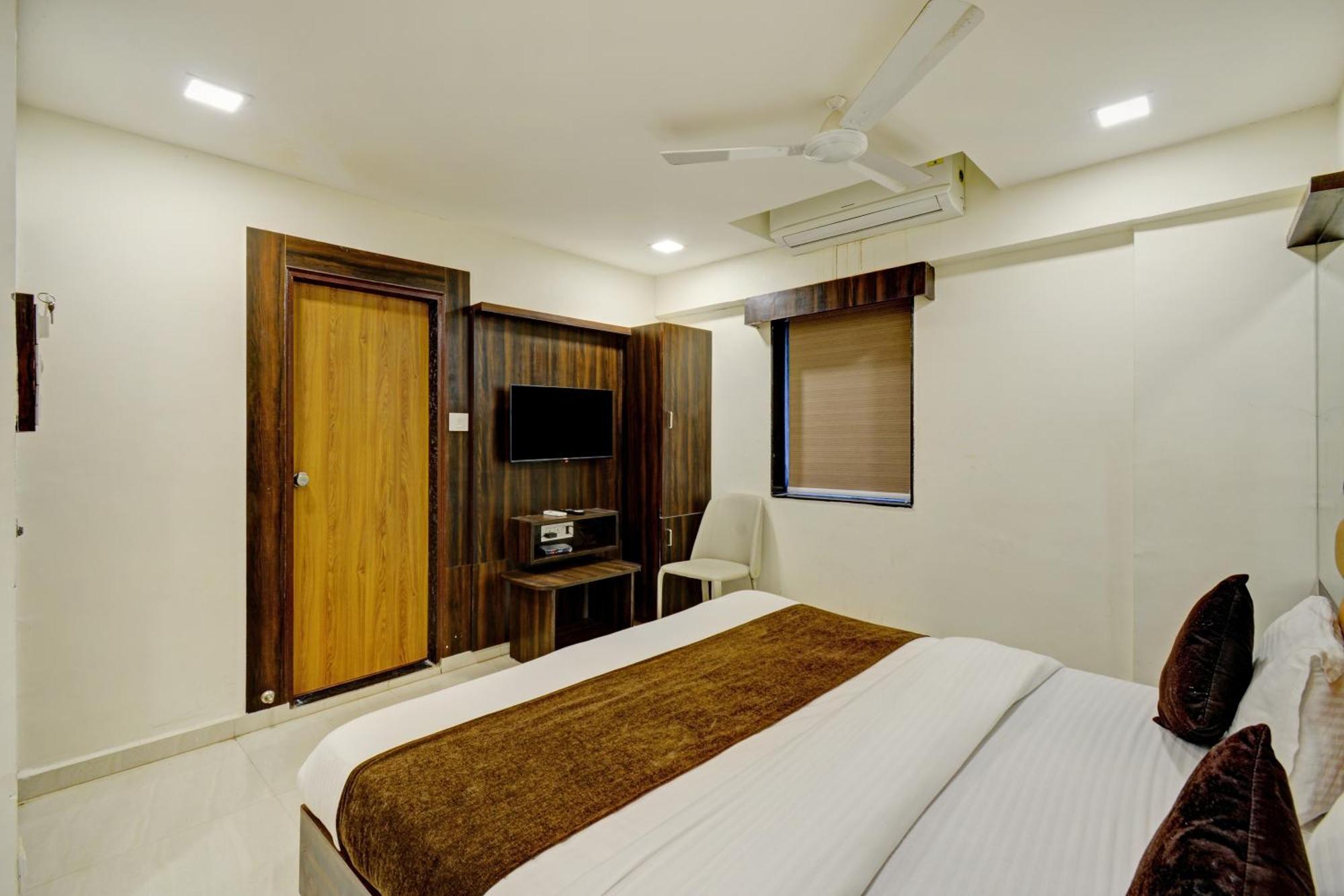Hotel Royal Ican Sindhubhavan Road Ahmedabad Exterior photo