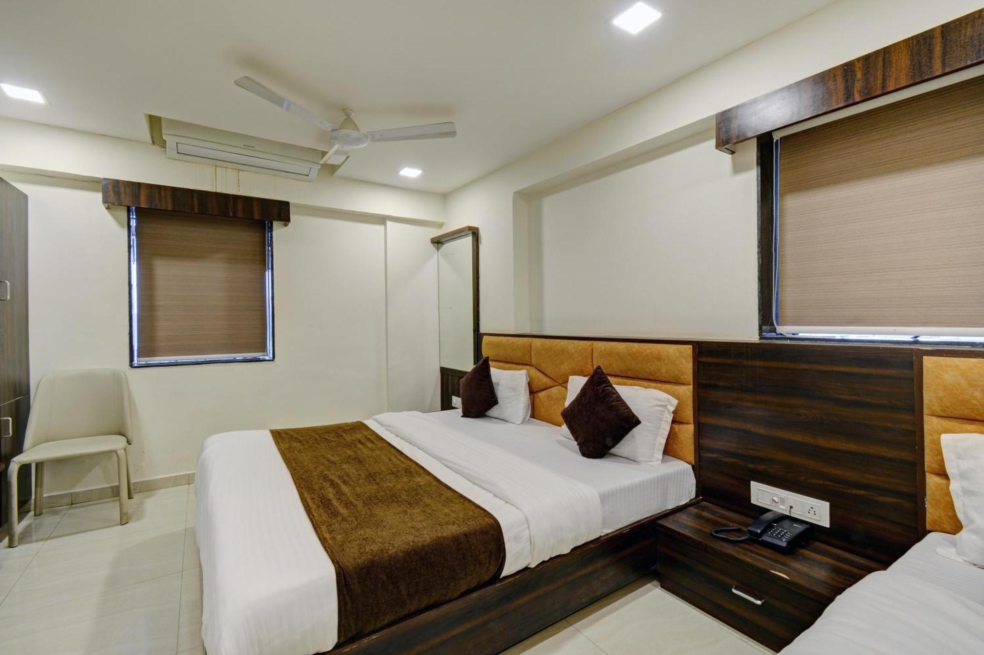 Hotel Royal Ican Sindhubhavan Road Ahmedabad Exterior photo