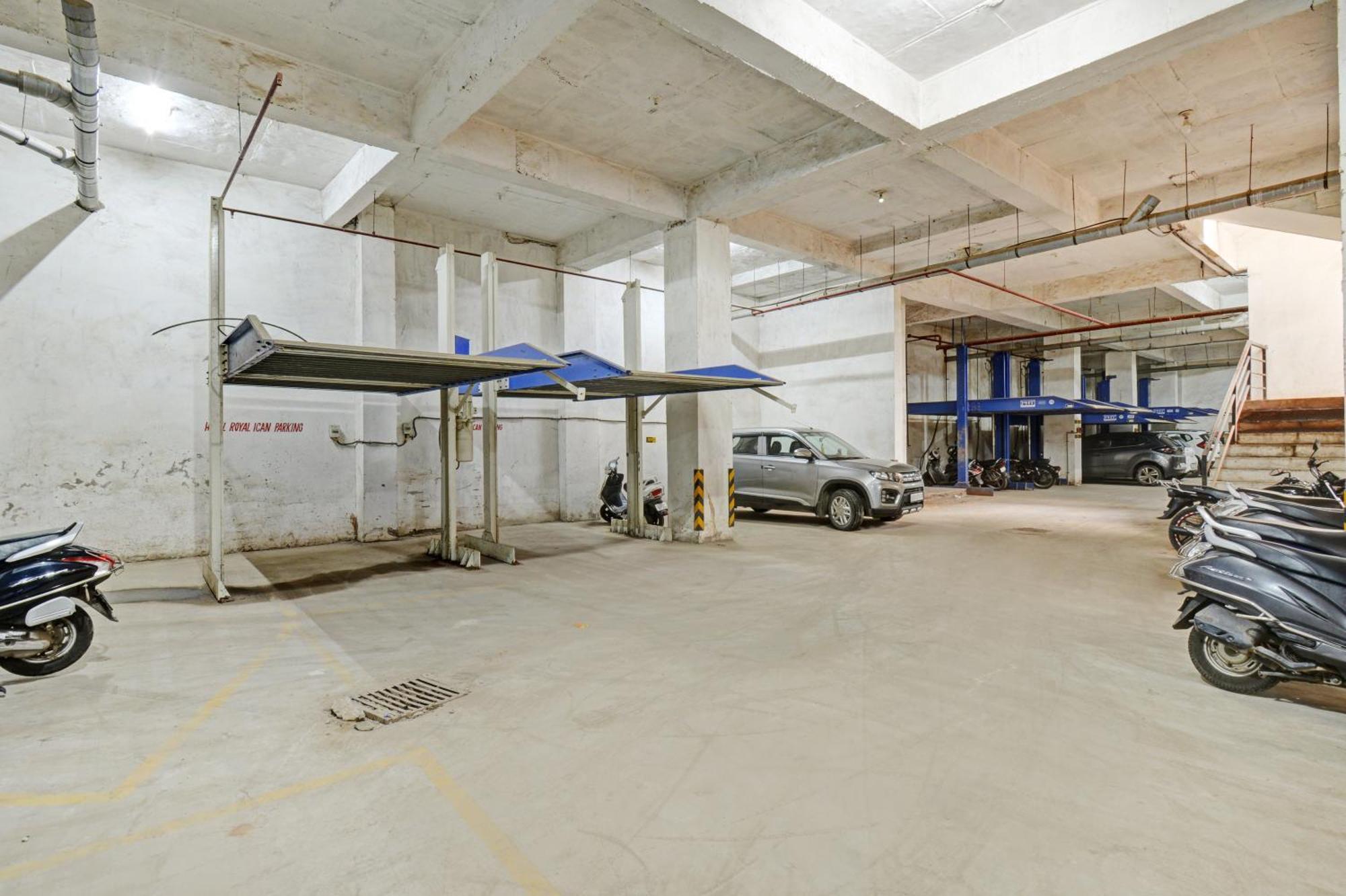 Hotel Royal Ican Sindhubhavan Road Ahmedabad Exterior photo