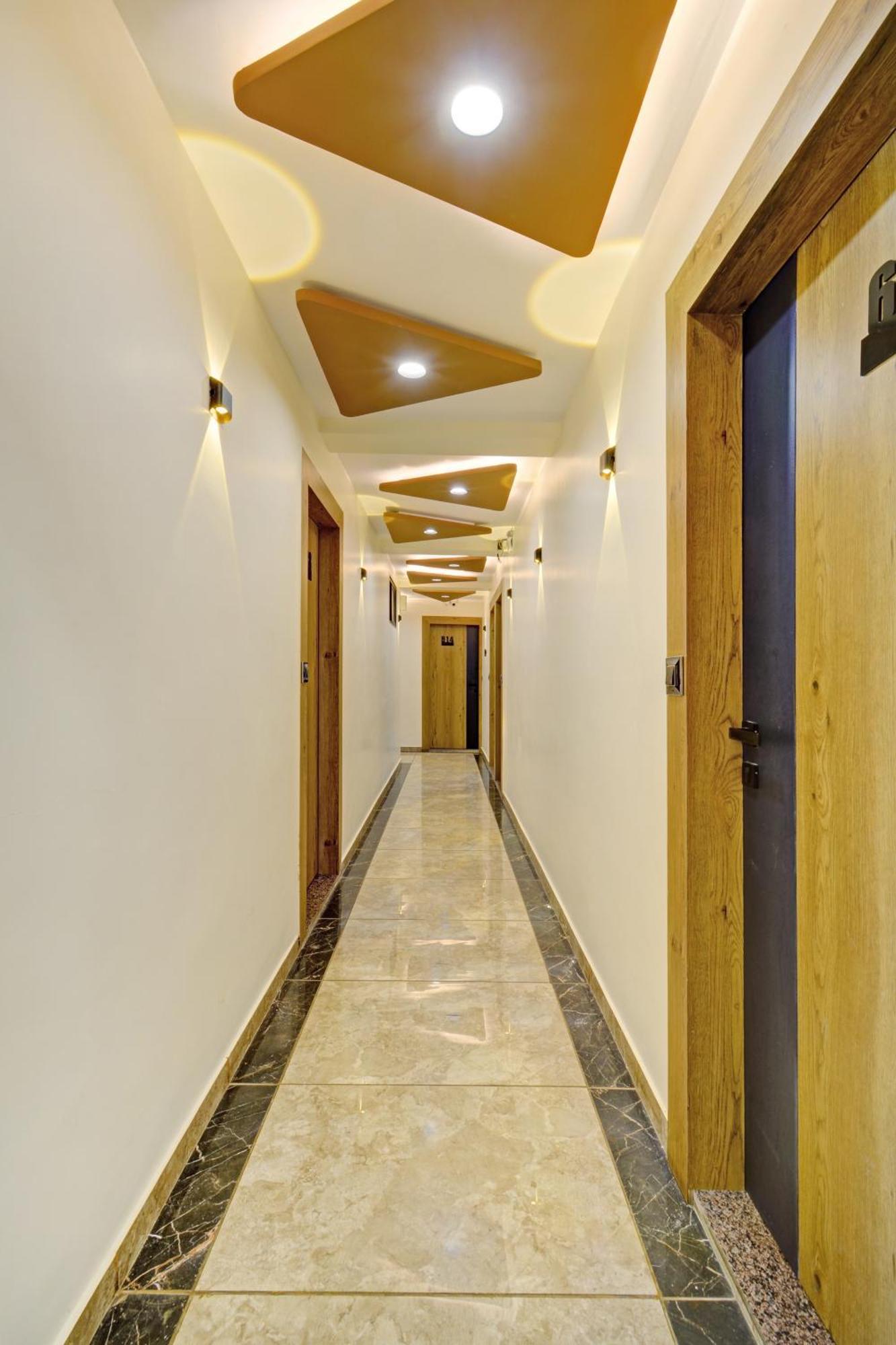 Hotel Royal Ican Sindhubhavan Road Ahmedabad Exterior photo
