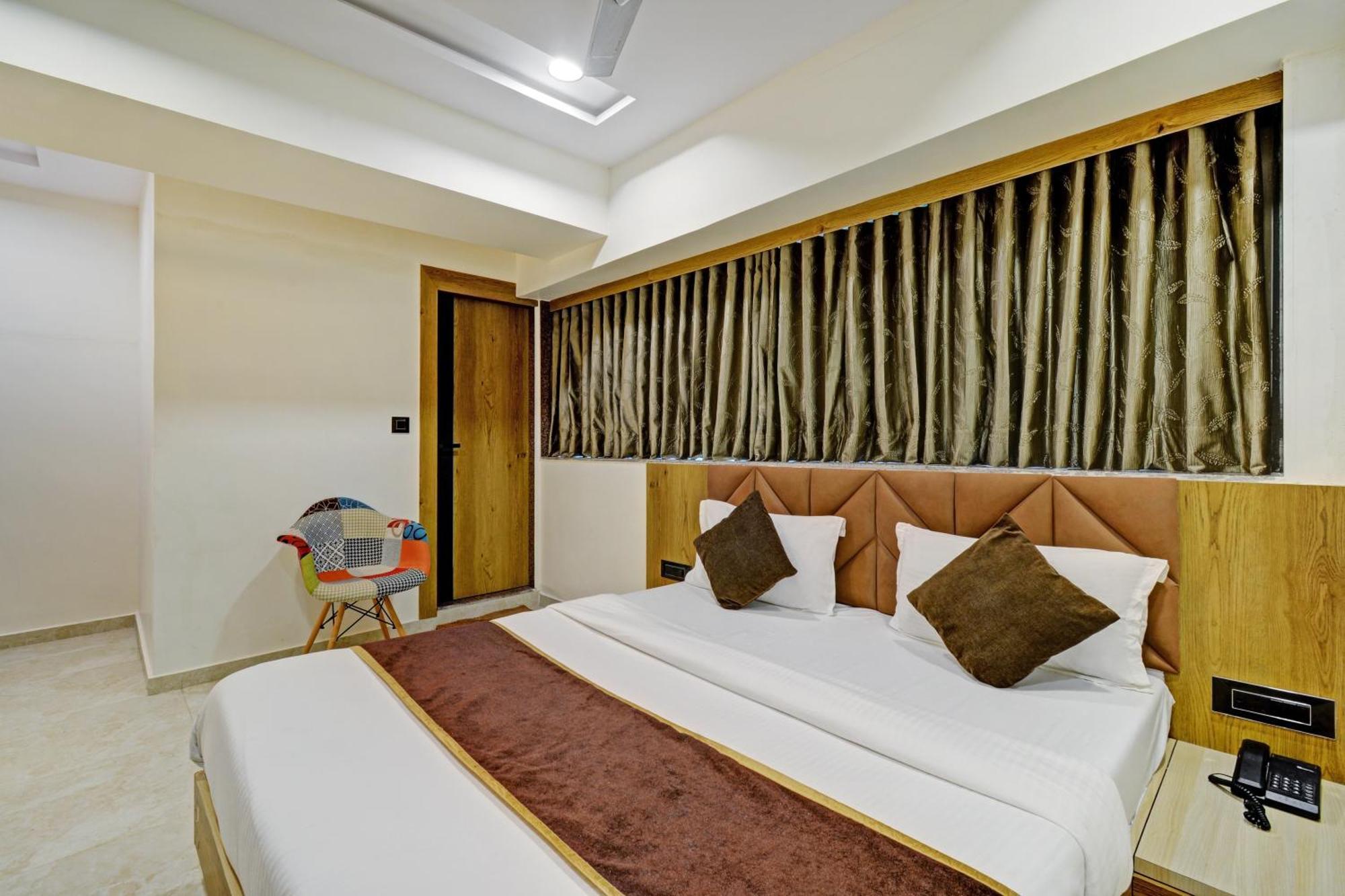 Hotel Royal Ican Sindhubhavan Road Ahmedabad Exterior photo